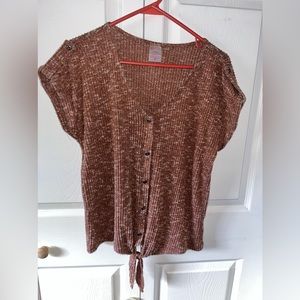 No Boundaries shirt large 11/13 in great used condition. It has multiple colors.